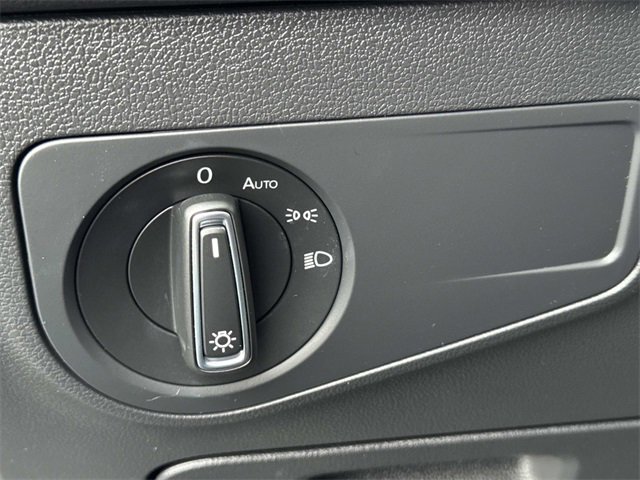 Used 2024 Volkswagen Tiguan SE image 26
