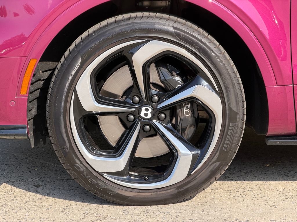 Used 2023 Bentley Bentayga image 5