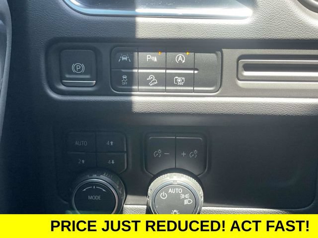 Used 2023 Chevrolet Tahoe Z71 w/ Luxury Package AWD/4WD image 33