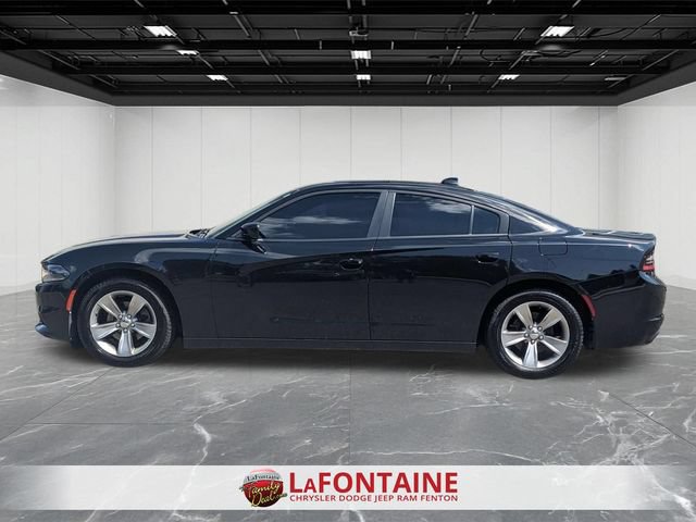 Used 2016 Dodge Charger SXT w/ Navigation & Travel Group RWD image 2