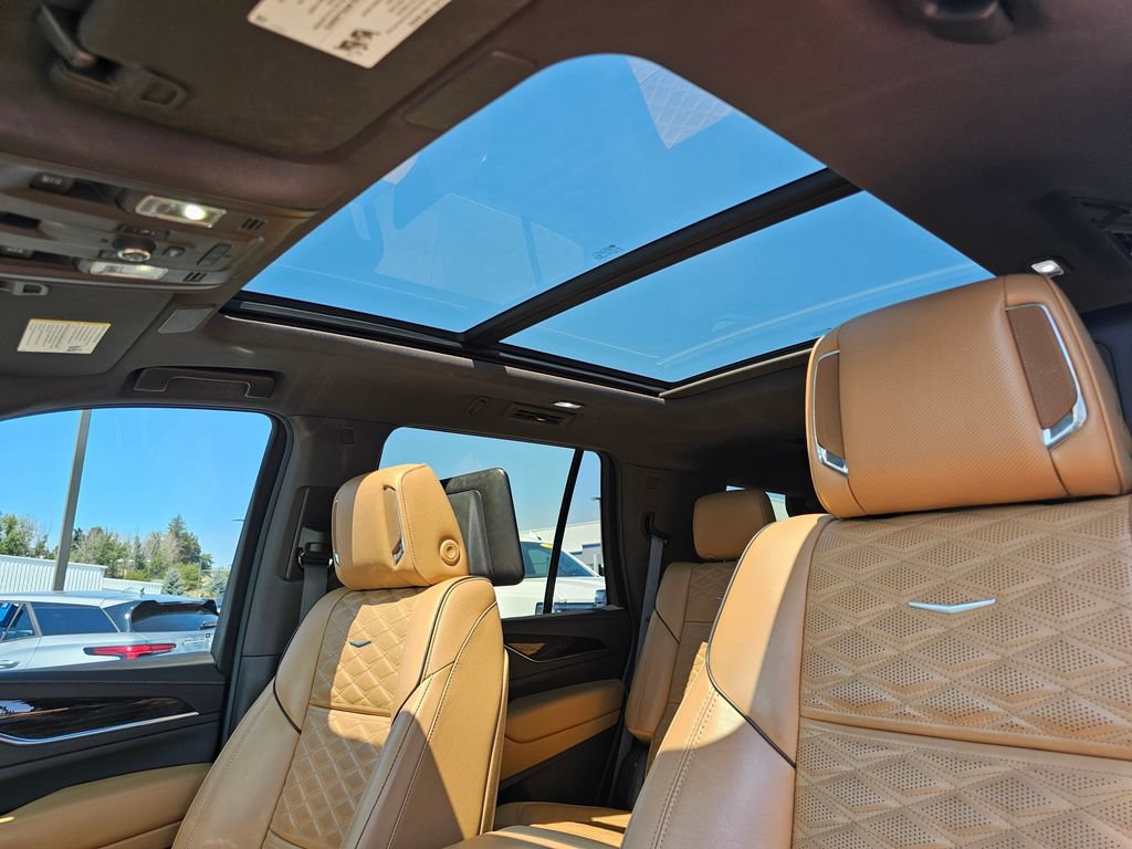 Certified 2021 Cadillac Escalade Premium Luxury AWD/4WD image 31