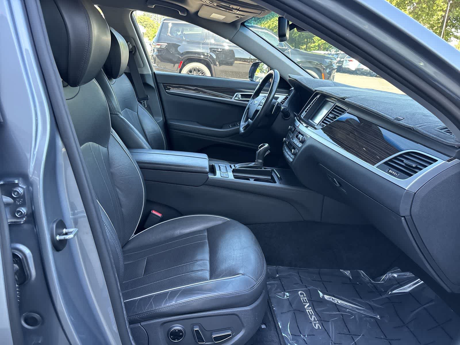 Used 2015 Hyundai Genesis 3.8 w/ Option Group 03 RWD image 5