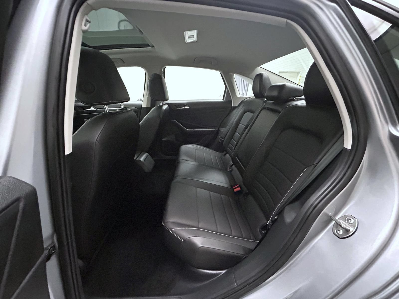 Used 2024 Volkswagen Jetta SE FWD image 19