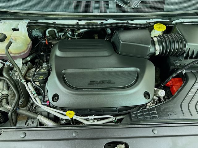 Used 2024 Chrysler Pacifica Touring-L FWD image 30