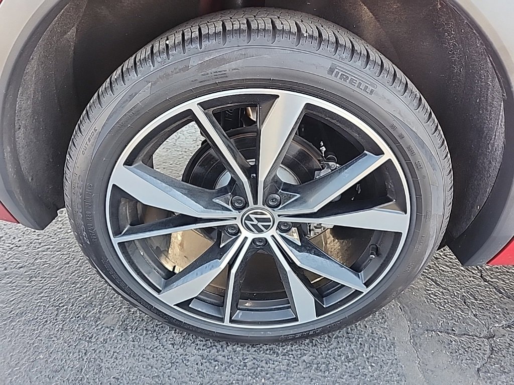 Used 2024 Volkswagen Tiguan SEL R-Line image 11