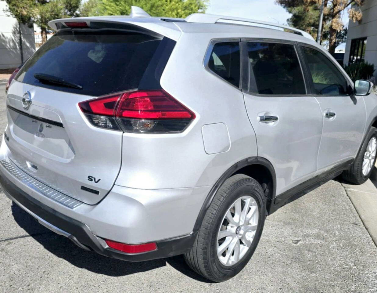 Used 2018 Nissan Rogue SV image 7