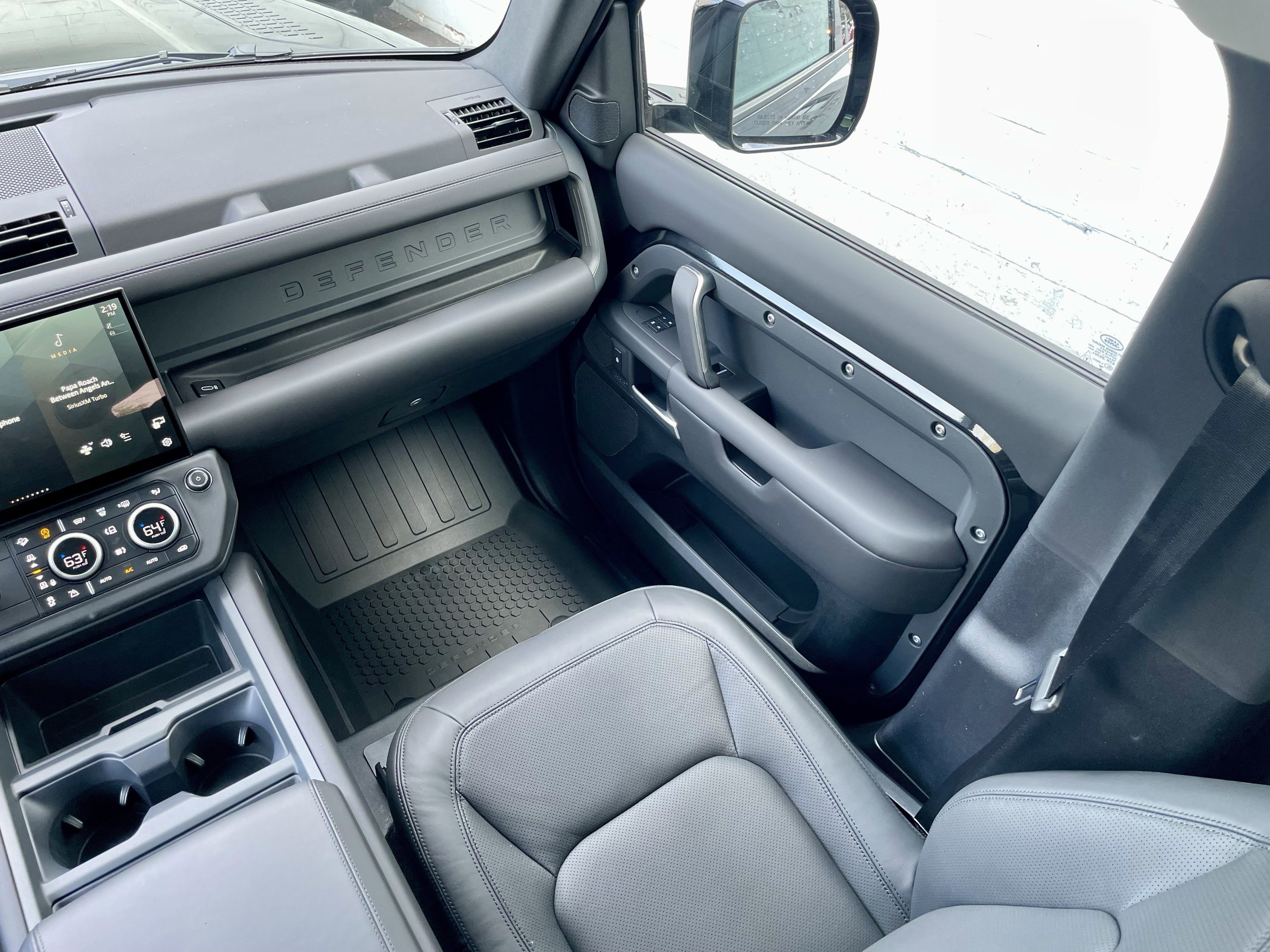 New 2026 Land Rover Defender 110 X-Dynamic SE image 18