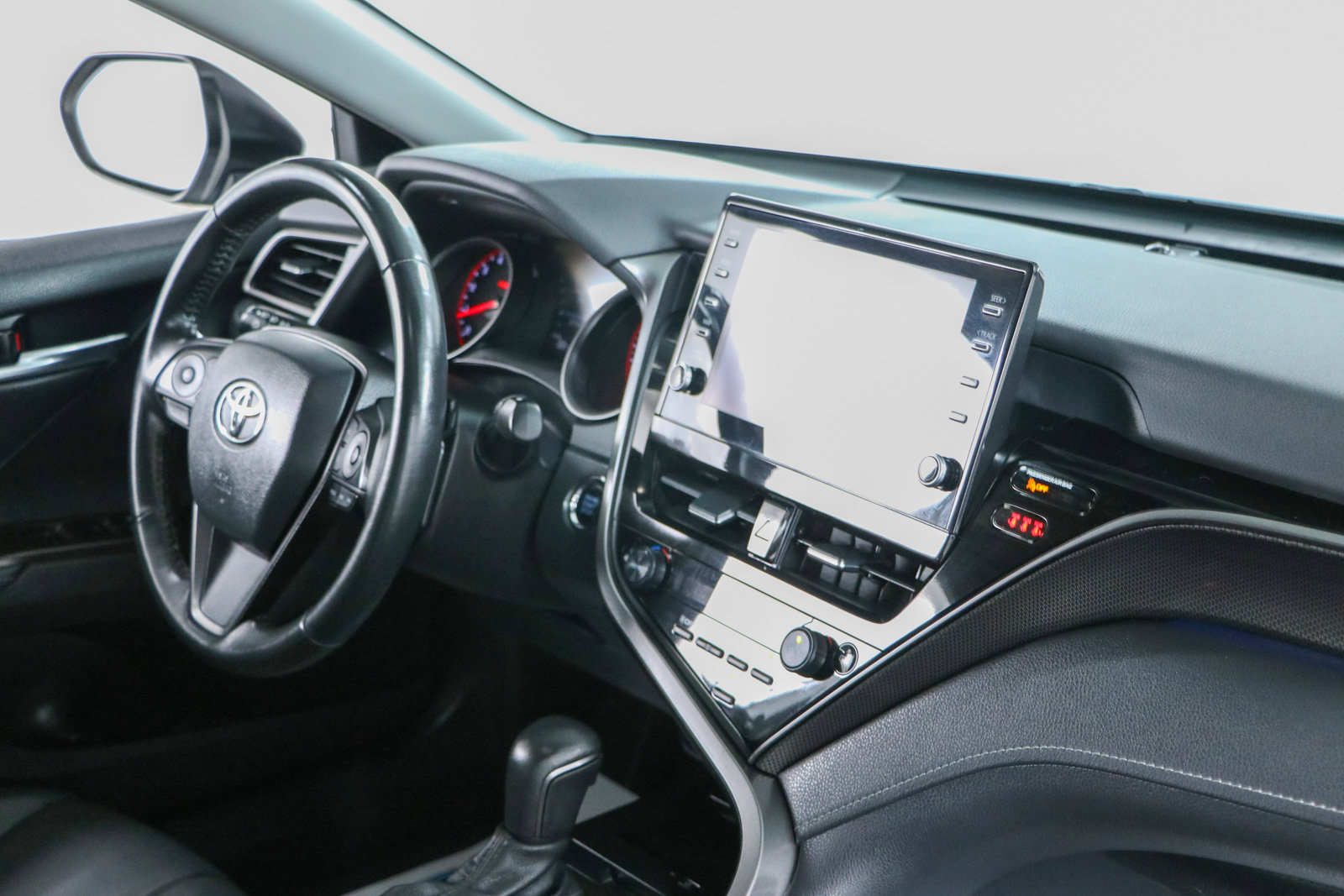 Used 2023 Toyota Camry XSE FWD image 25