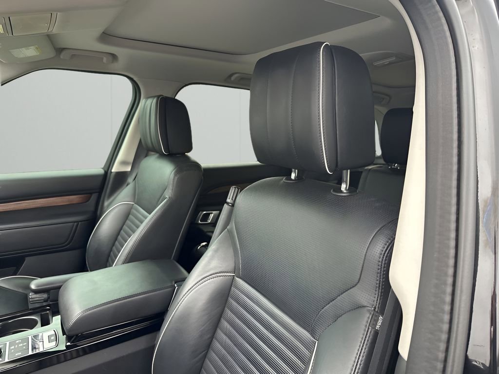 Used 2020 Land Rover Discovery HSE Luxury image 23