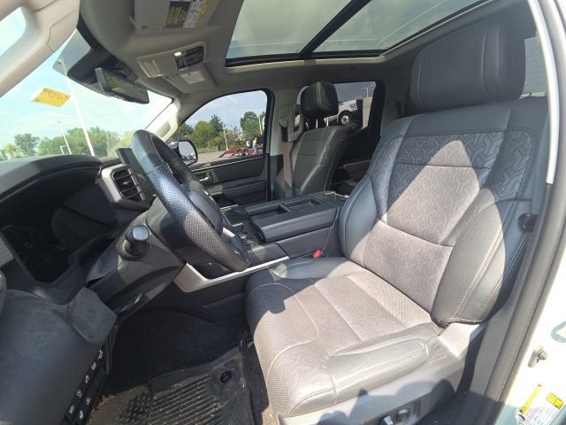 Used 2024 Toyota Tundra Limited AWD/4WD image 19