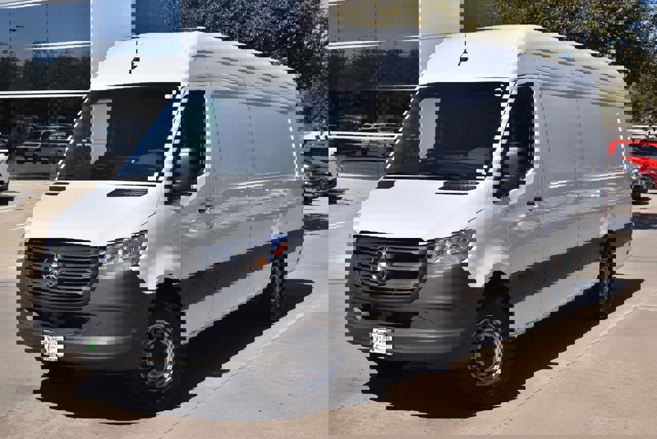 Used 2025 Mercedes-Benz Sprinter 2500 image 39