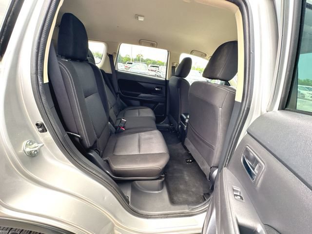 Used 2018 Mitsubishi Outlander ES AWD/4WD image 25