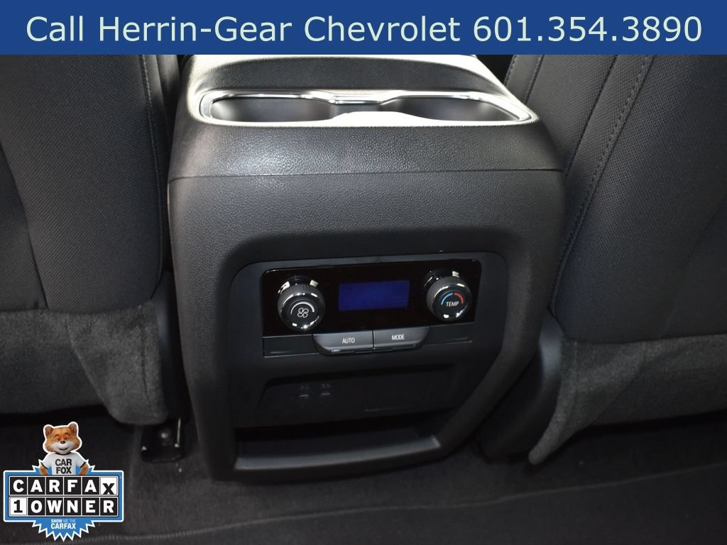 Used 2025 Chevrolet Traverse LT FWD image 17