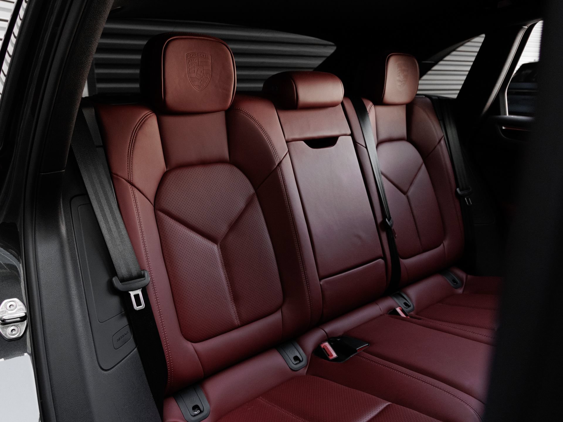 Certified 2023 Porsche Macan S AWD/4WD image 33