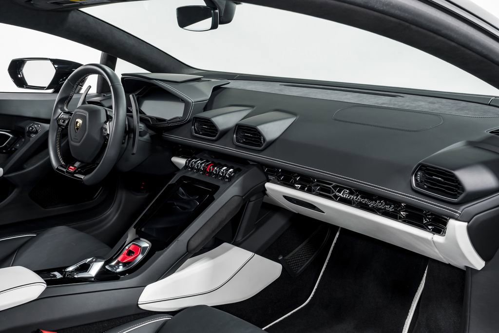 Used 2020 Lamborghini Huracan EVO RWD image 32