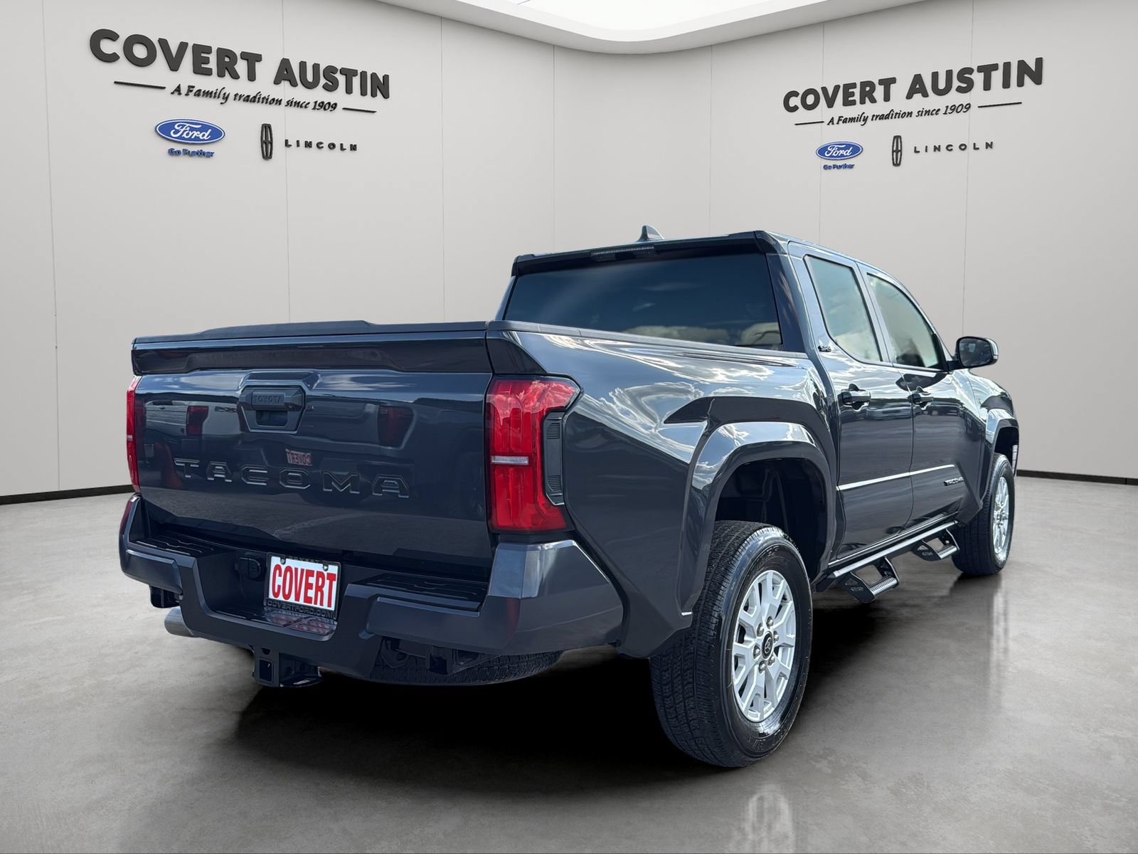 Used 2025 Toyota Tacoma SR5 RWD image 5