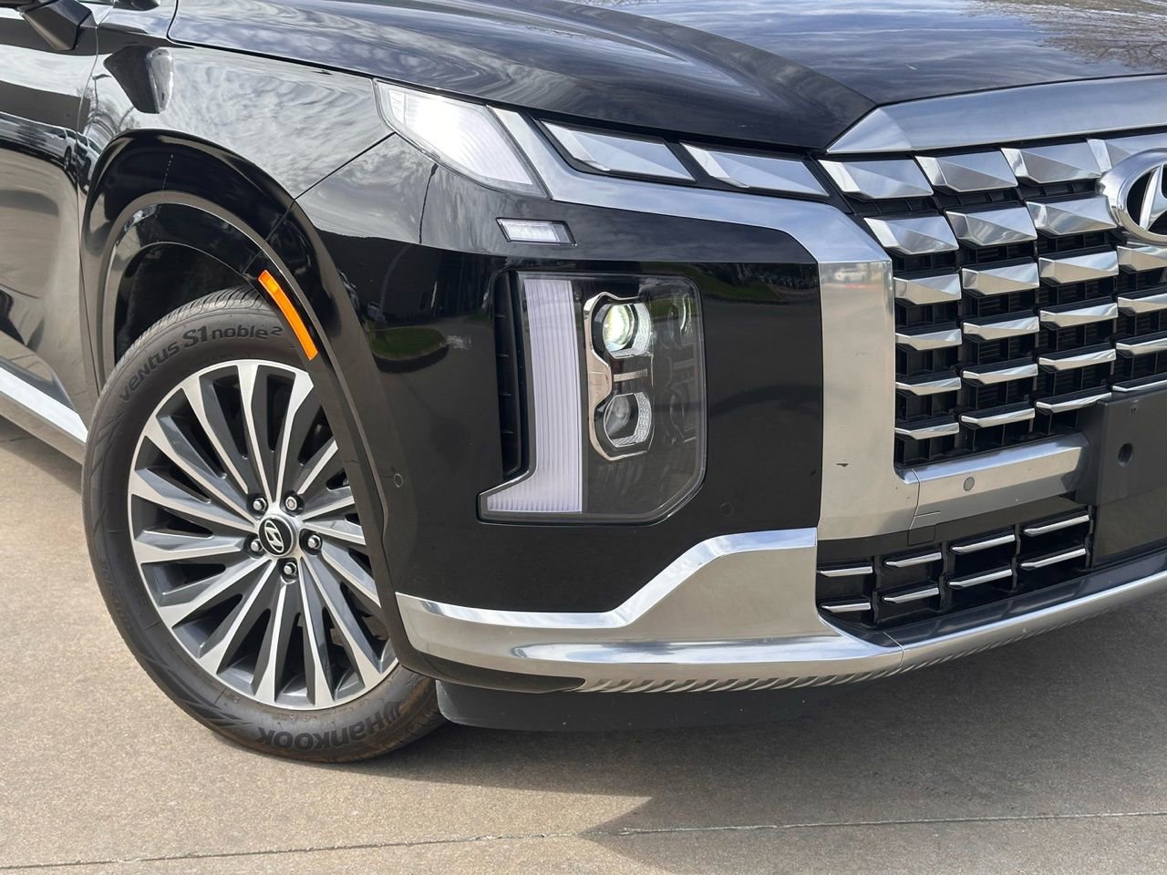 Used 2025 Hyundai Palisade Calligraphy image 2