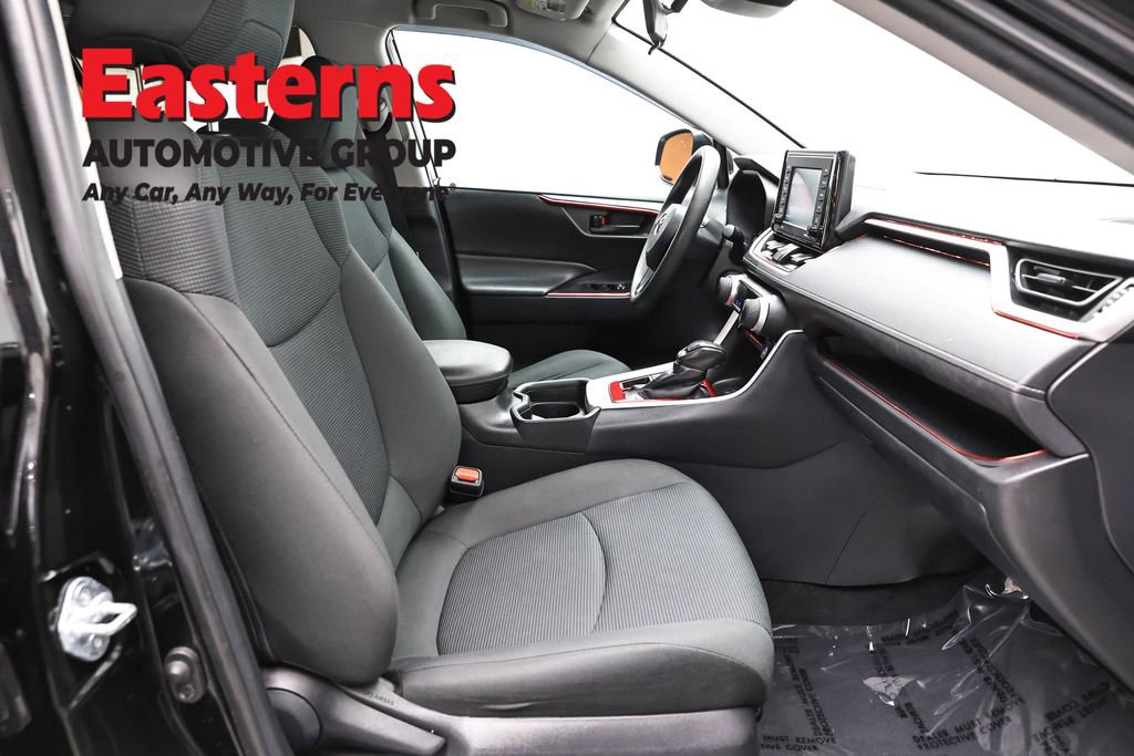 Used 2021 Toyota RAV4 LE image 23