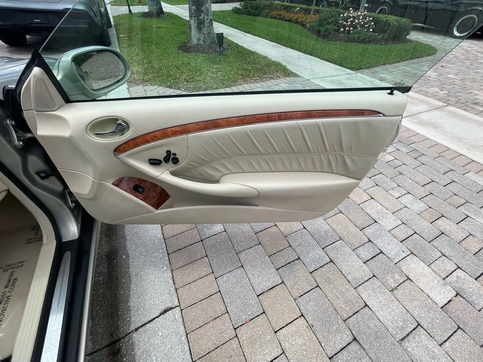Used 2007 Mercedes-Benz CLK 350 Cabriolet image 30