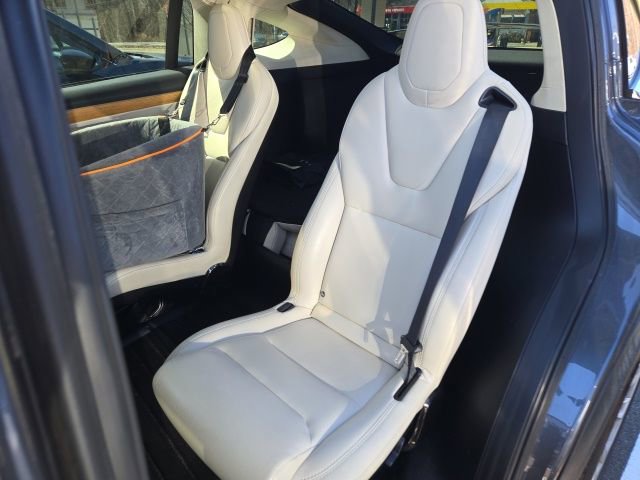 Used 2018 Tesla Model X 75D image 6