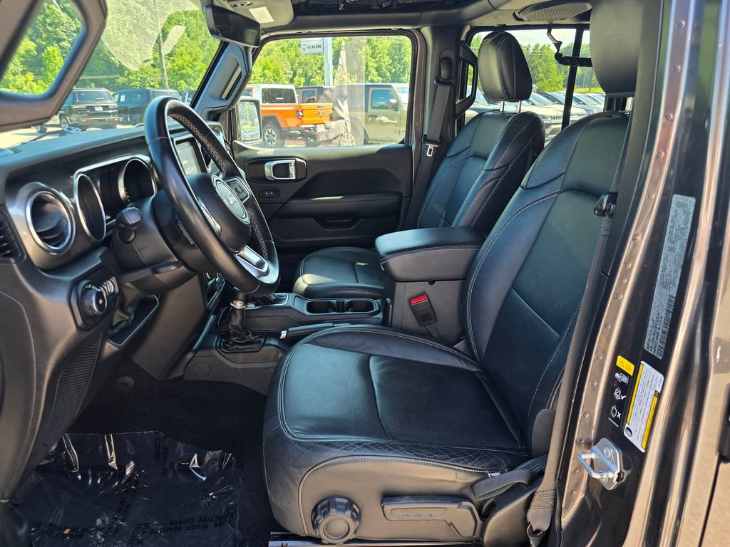 Used 2022 Jeep Wrangler Unlimited Sahara AWD/4WD image 4