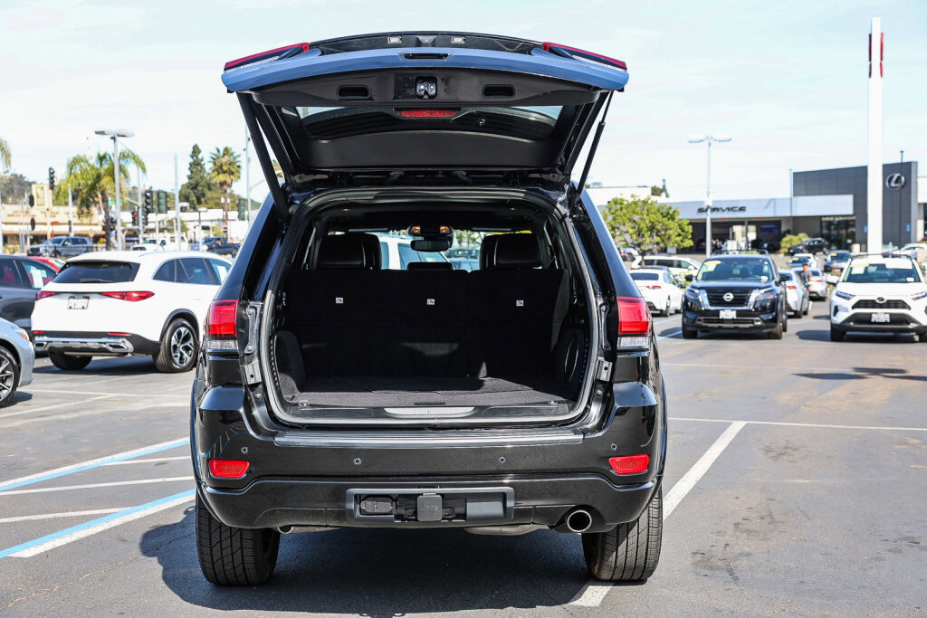 Used 2020 Jeep Grand Cherokee Altitude image 26