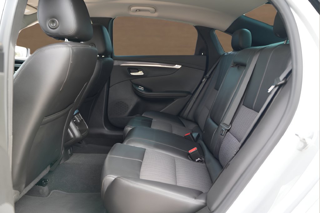 Used 2018 Chevrolet Impala LT FWD image 28