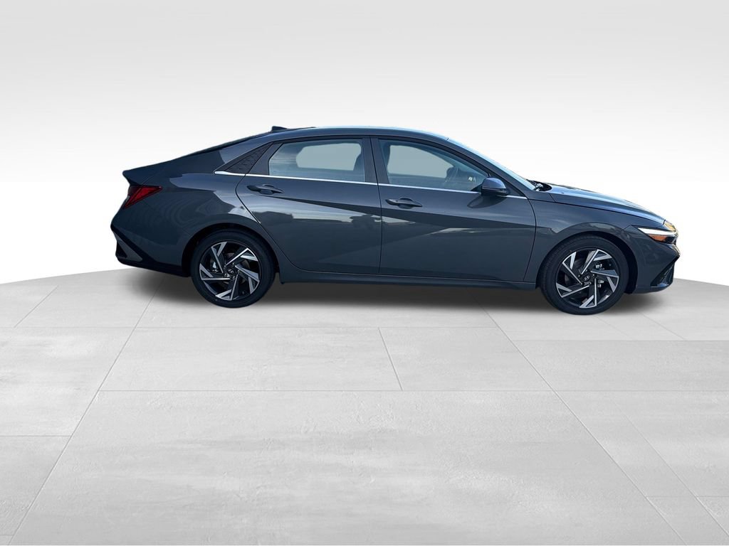 New 2026 Hyundai Elantra Limited FWD image 8