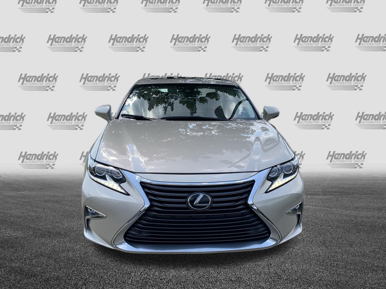Used 2016 Lexus ES 350 w/ Luxury Package w/Wood Trim FWD image 3