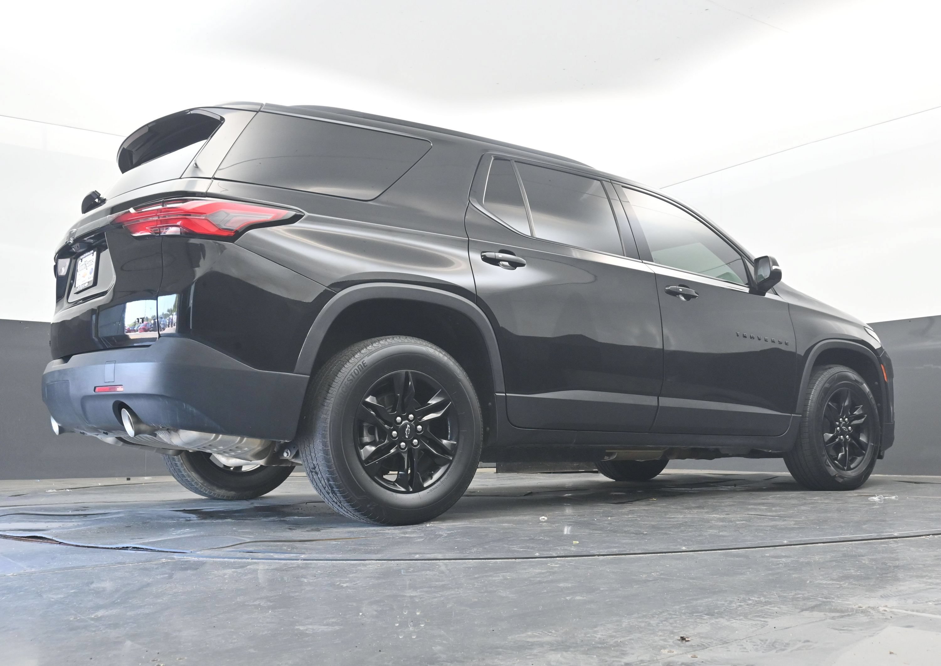 Used 2023 Chevrolet Traverse LT FWD image 35