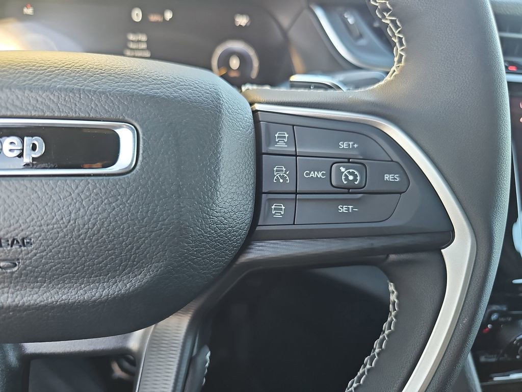 New 2025 Jeep Grand Cherokee Altitude image 18