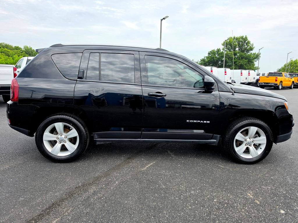 Used 2017 Jeep Compass Latitude AWD/4WD image 10