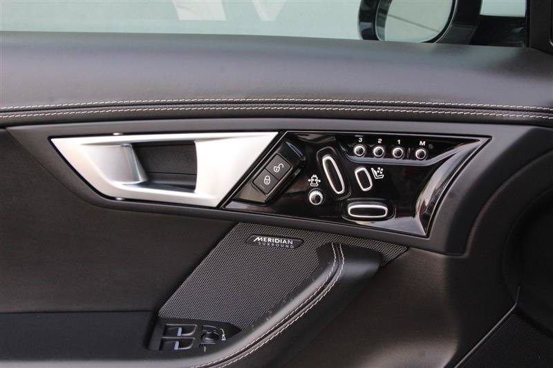 Used 2016 Jaguar F-TYPE R AWD/4WD image 29