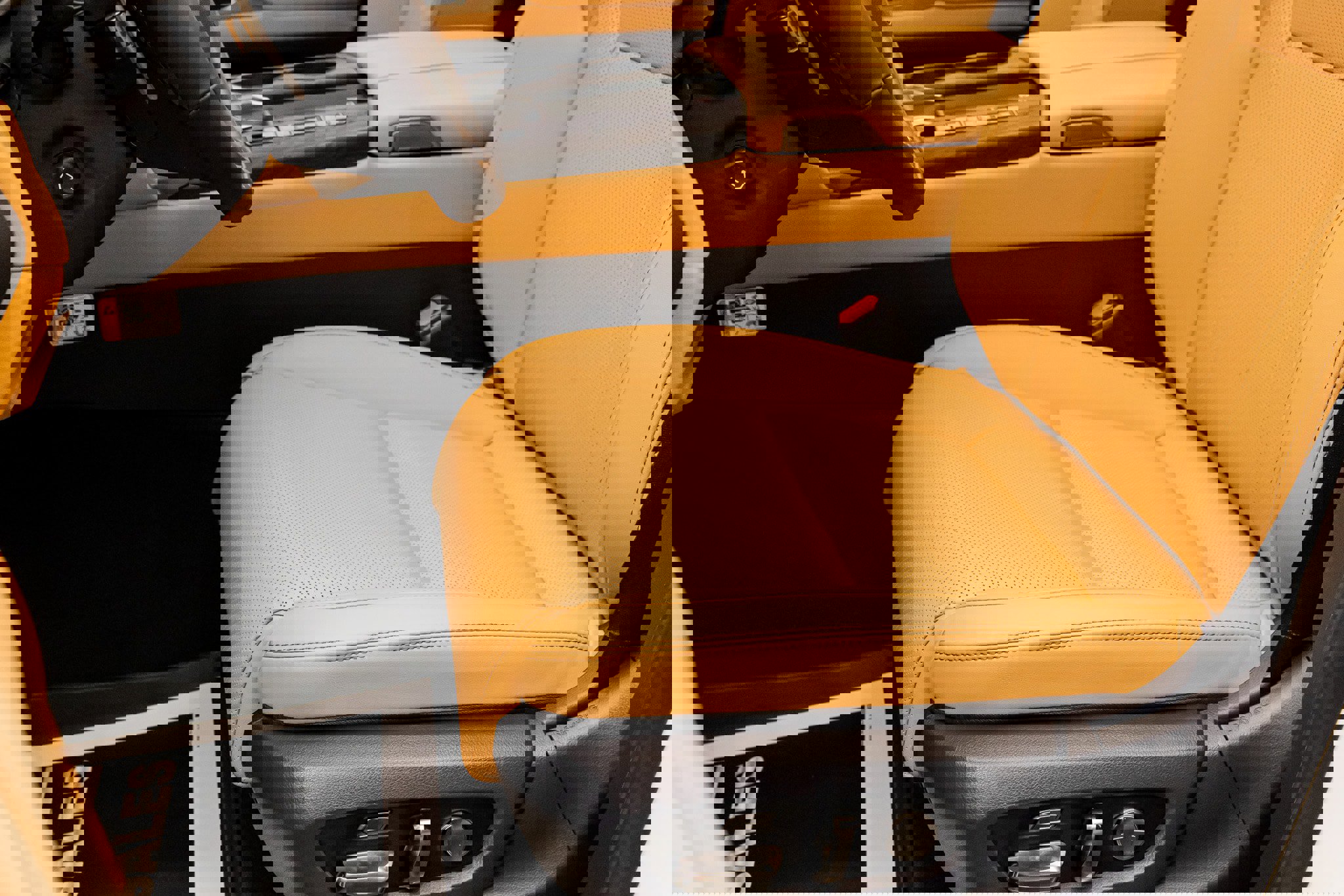 Used 2025 Lexus LX 700h Luxury image 32