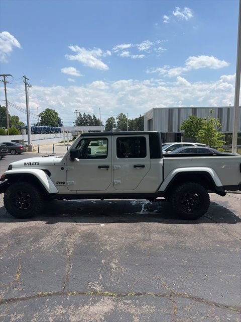 Used 2022 Jeep Gladiator Willys AWD/4WD image 11