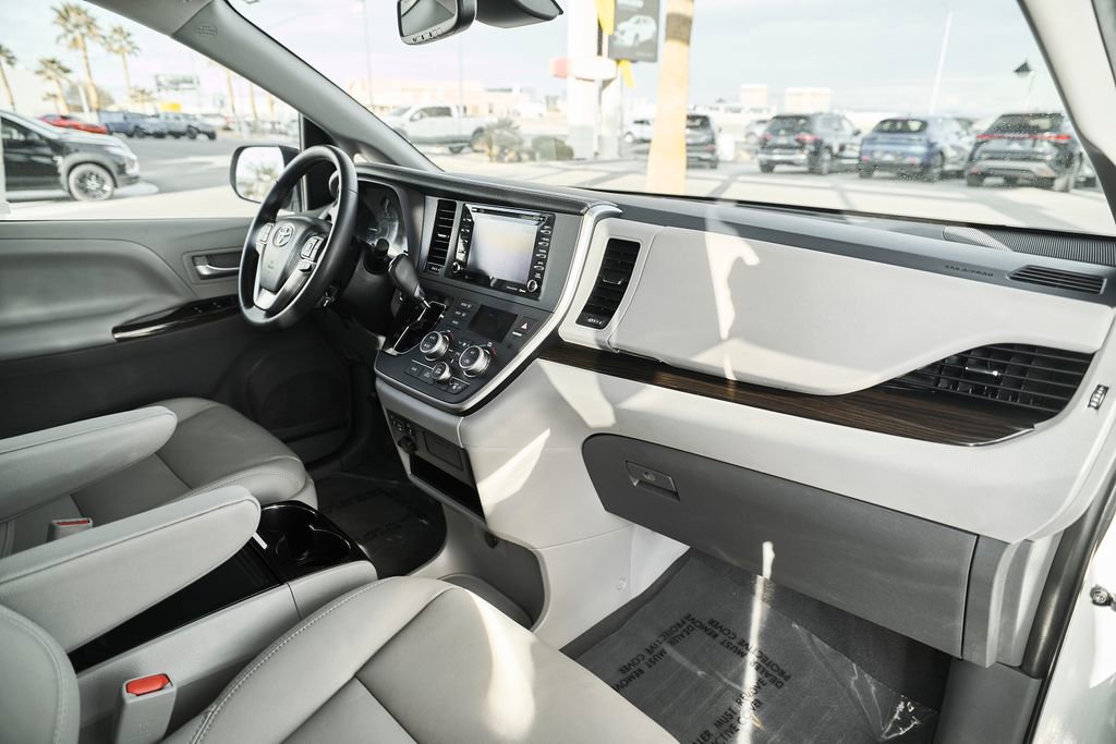 Used 2020 Toyota Sienna XLE w/ XLE Navigation Package image 21