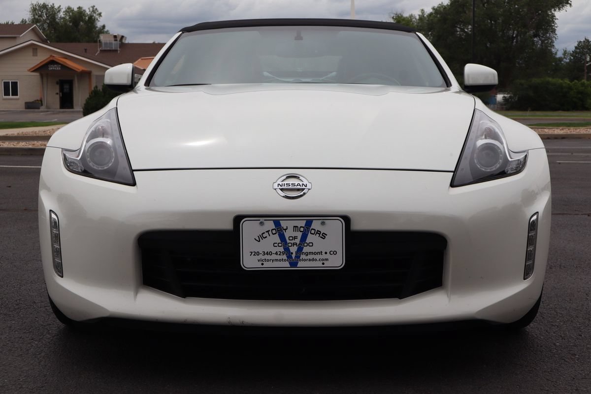 Used 2019 Nissan 370Z Touring RWD image 13