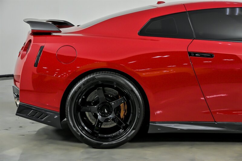 Used 2018 Nissan GT-R Premium AWD/4WD image 13