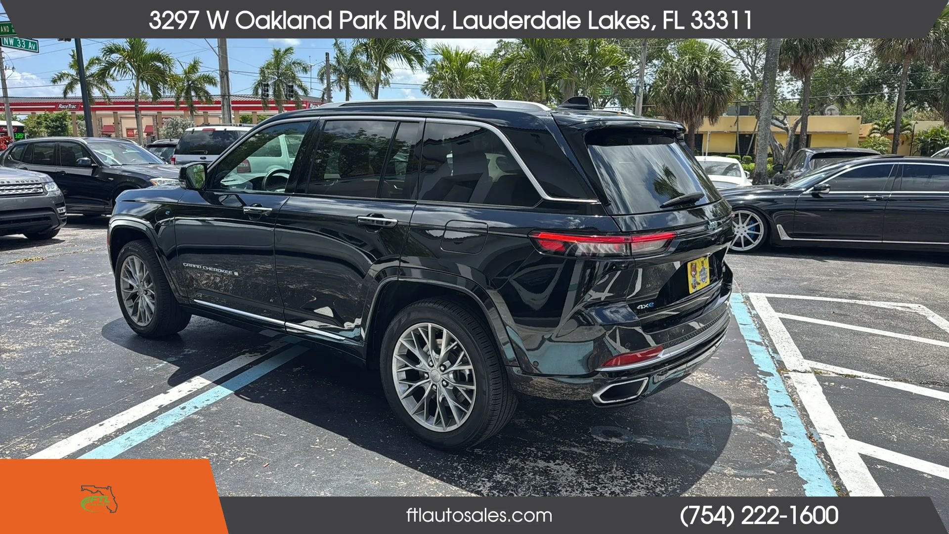 Used 2022 Jeep Grand Cherokee Summit w/ Luxury Tech Group V AWD/4WD image 8