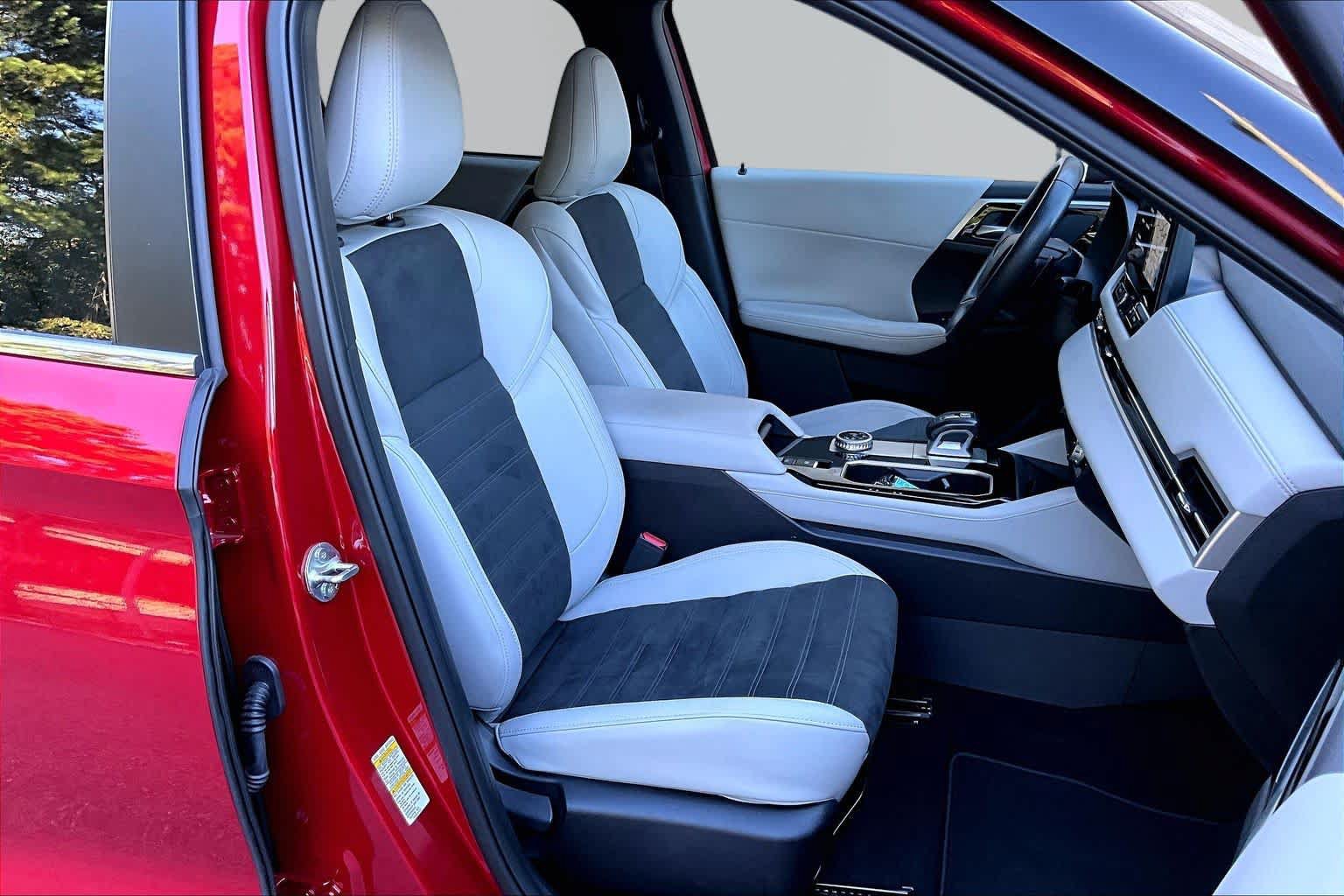 Used 2025 Mitsubishi Outlander SE FWD image 9
