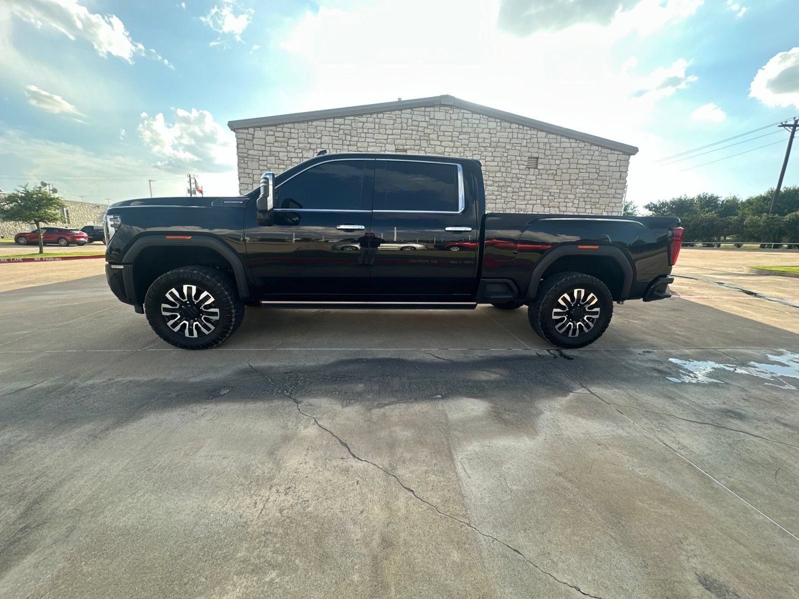 Used 2024 GMC Sierra 2500 Denali Ultimate AWD/4WD image 2