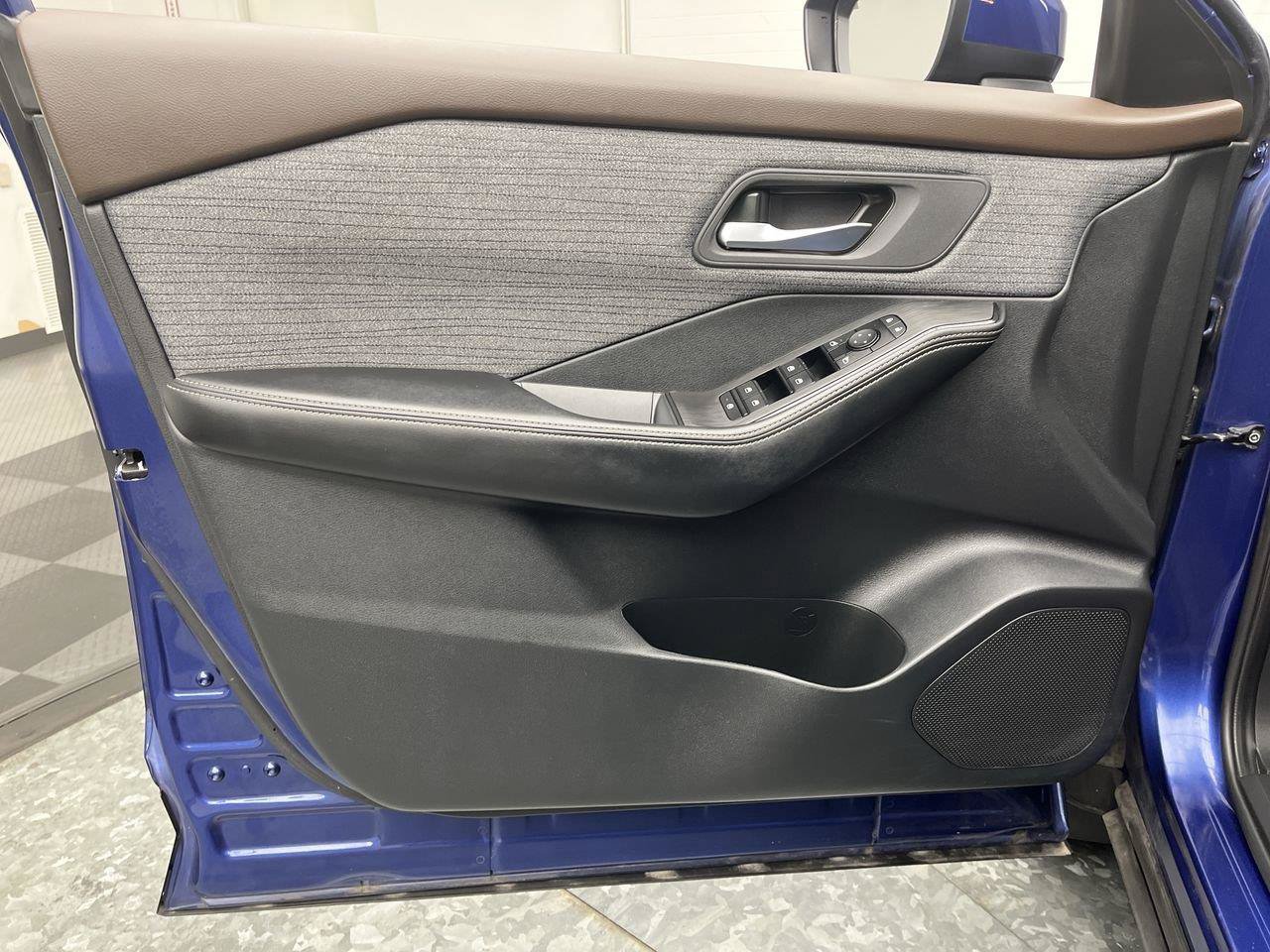 Used 2023 Nissan Rogue SV AWD/4WD image 6