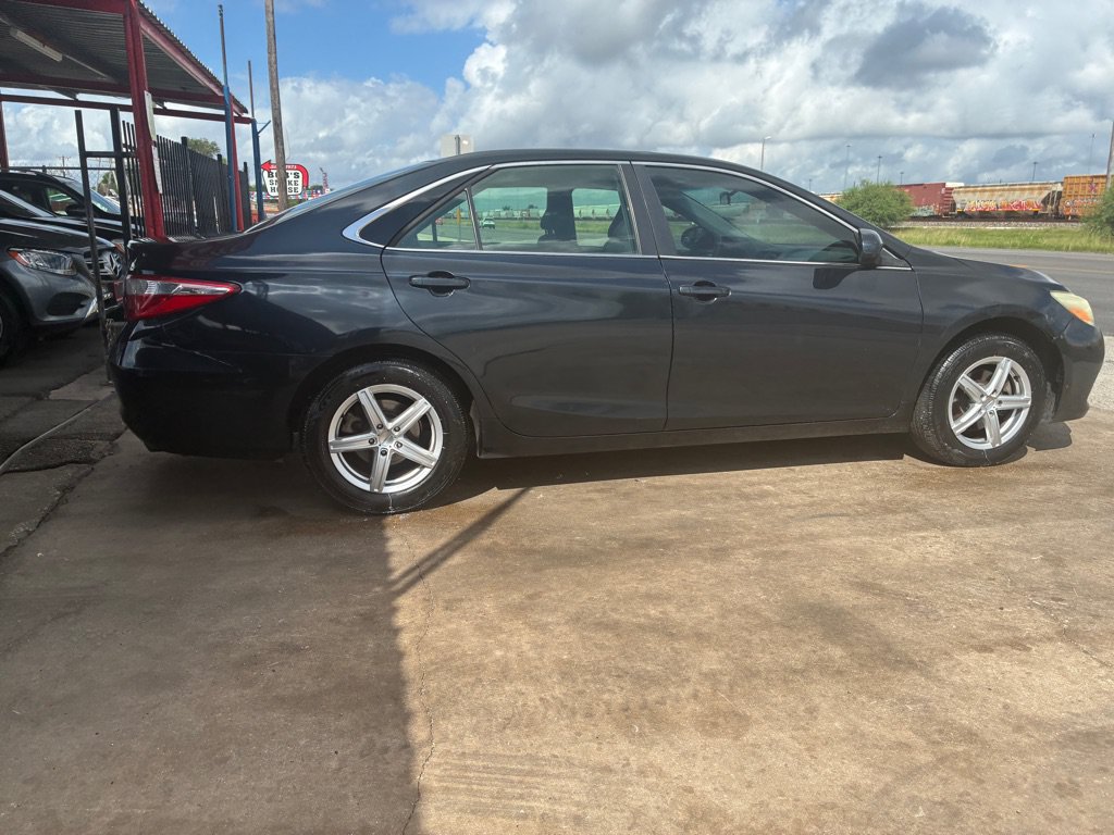Used 2015 Toyota Camry LE FWD image 8