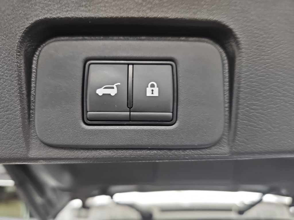Used 2024 Nissan Rogue SV FWD image 13