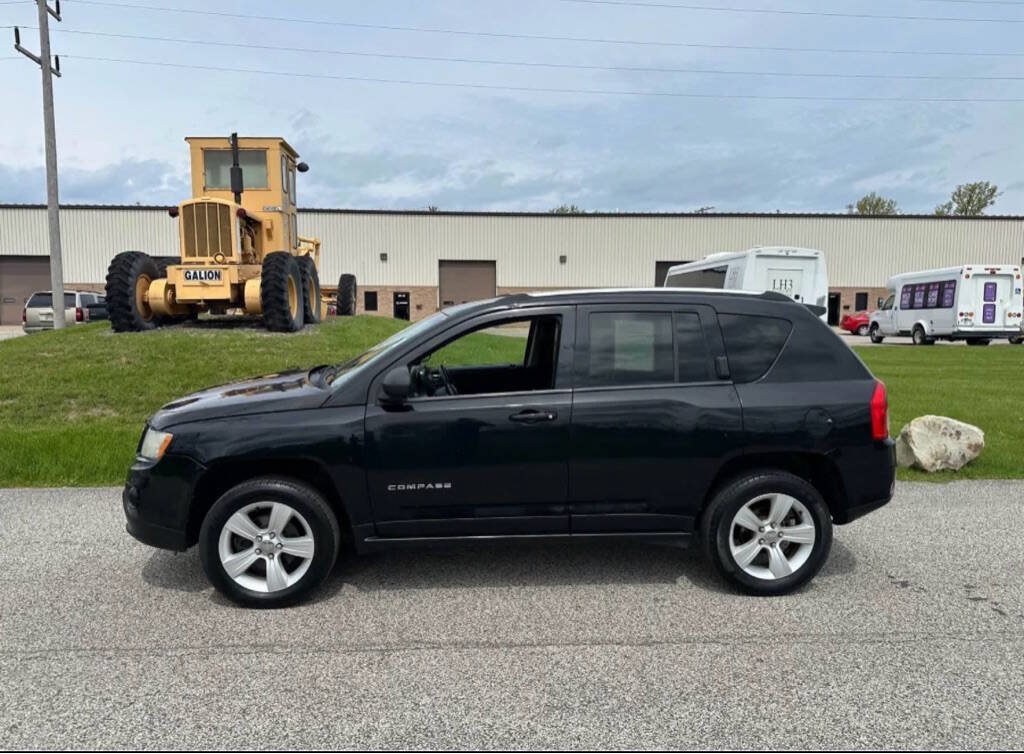 Used 2013 Jeep Compass Latitude AWD/4WD image 2