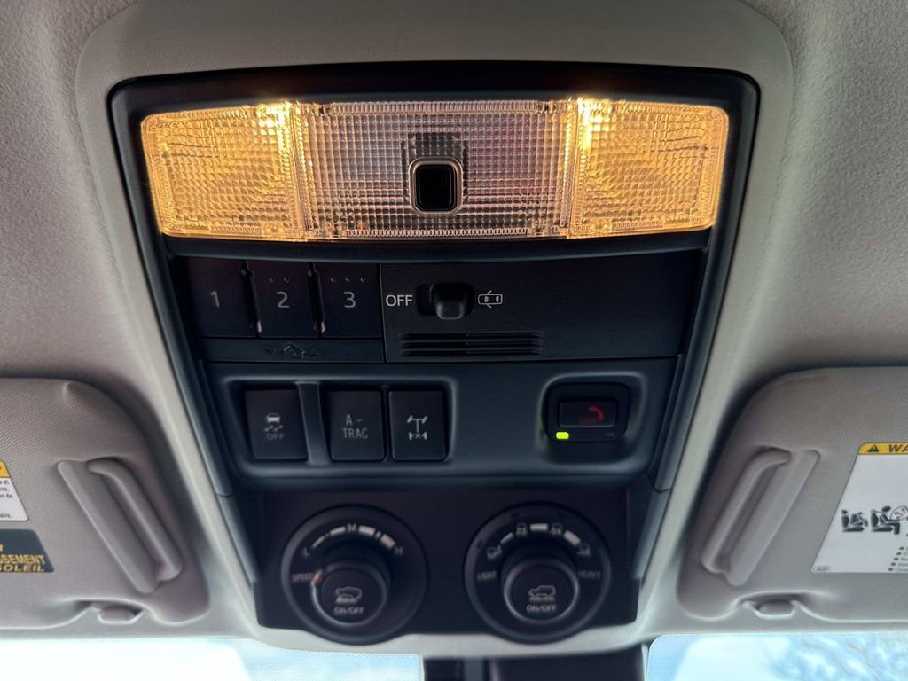 Used 2022 Toyota 4Runner TRD Off-Road Premium AWD/4WD image 52
