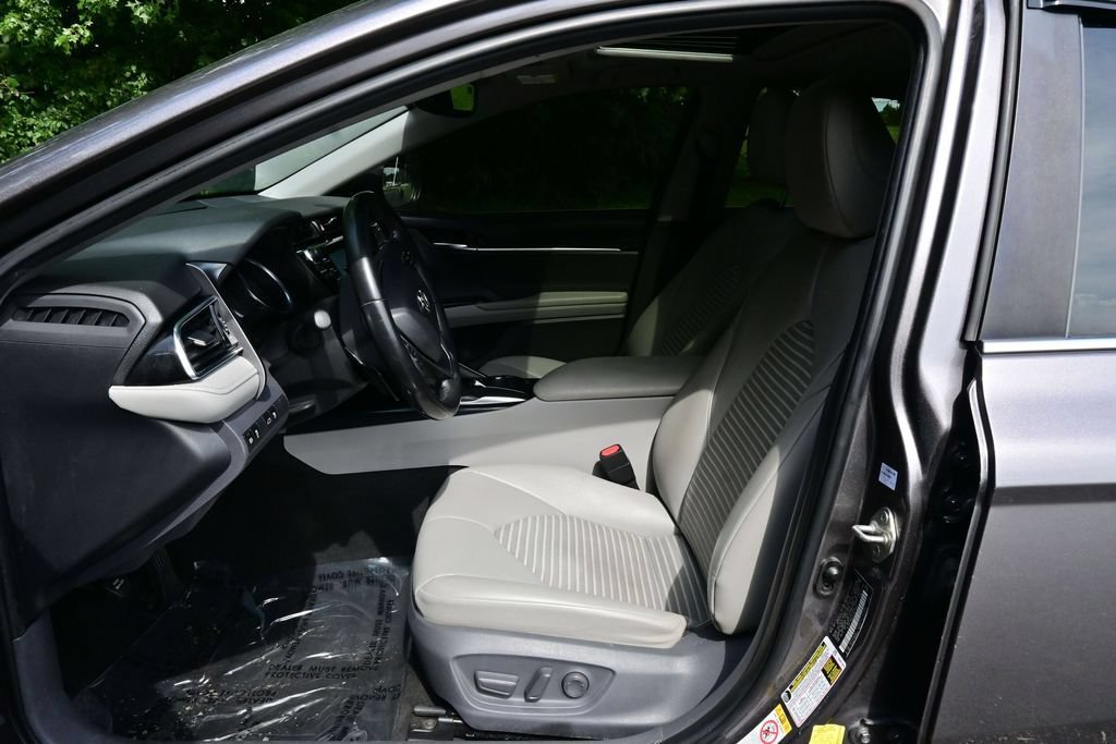 Used 2018 Toyota Camry SE w/ Moonroof Package FWD image 30