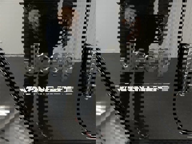 Used 2023 Jeep Wrangler Unlimited Sahara image 32