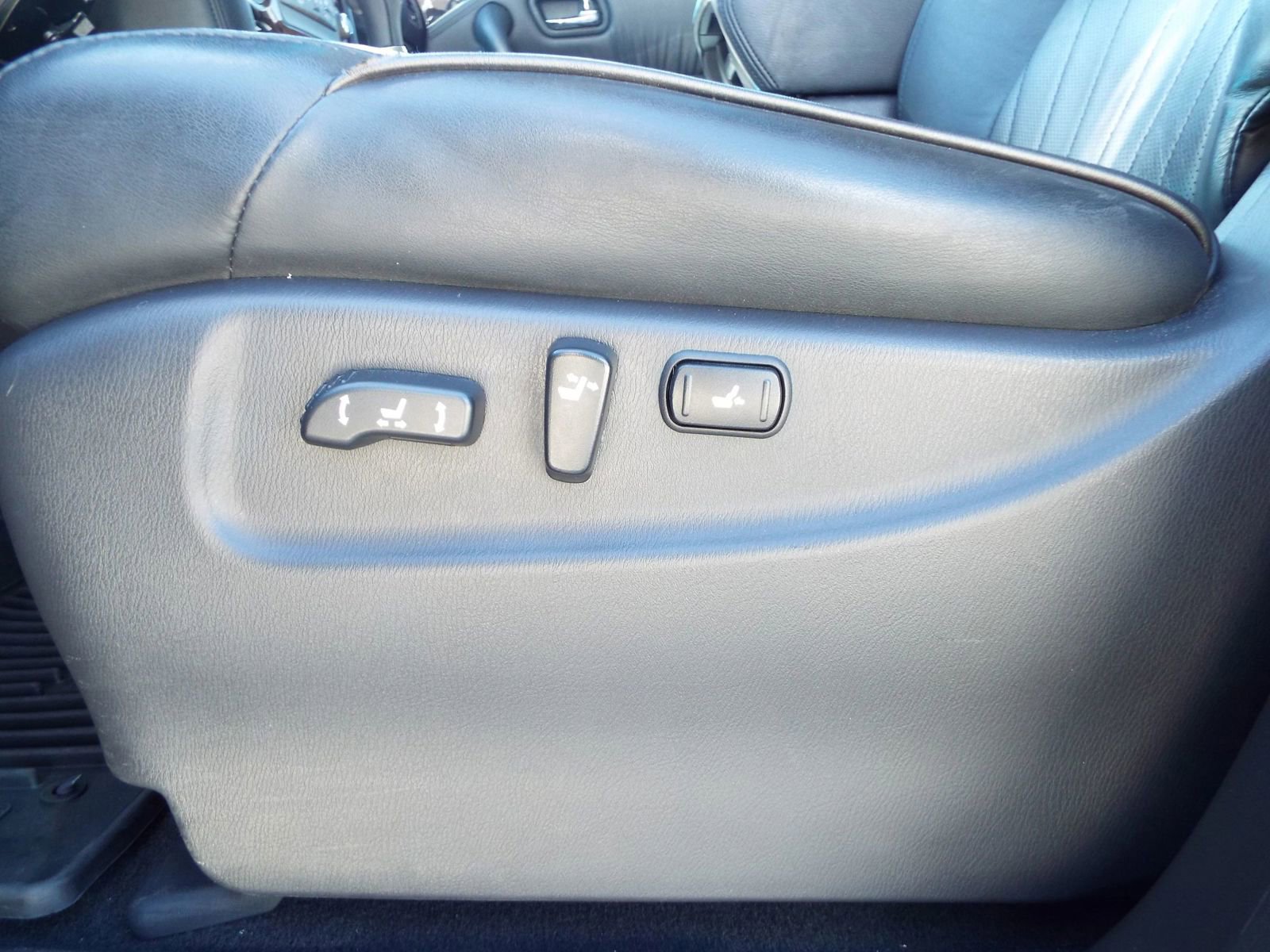 Used 2014 INFINITI QX80 4WD w/ Deluxe Touring Package image 29