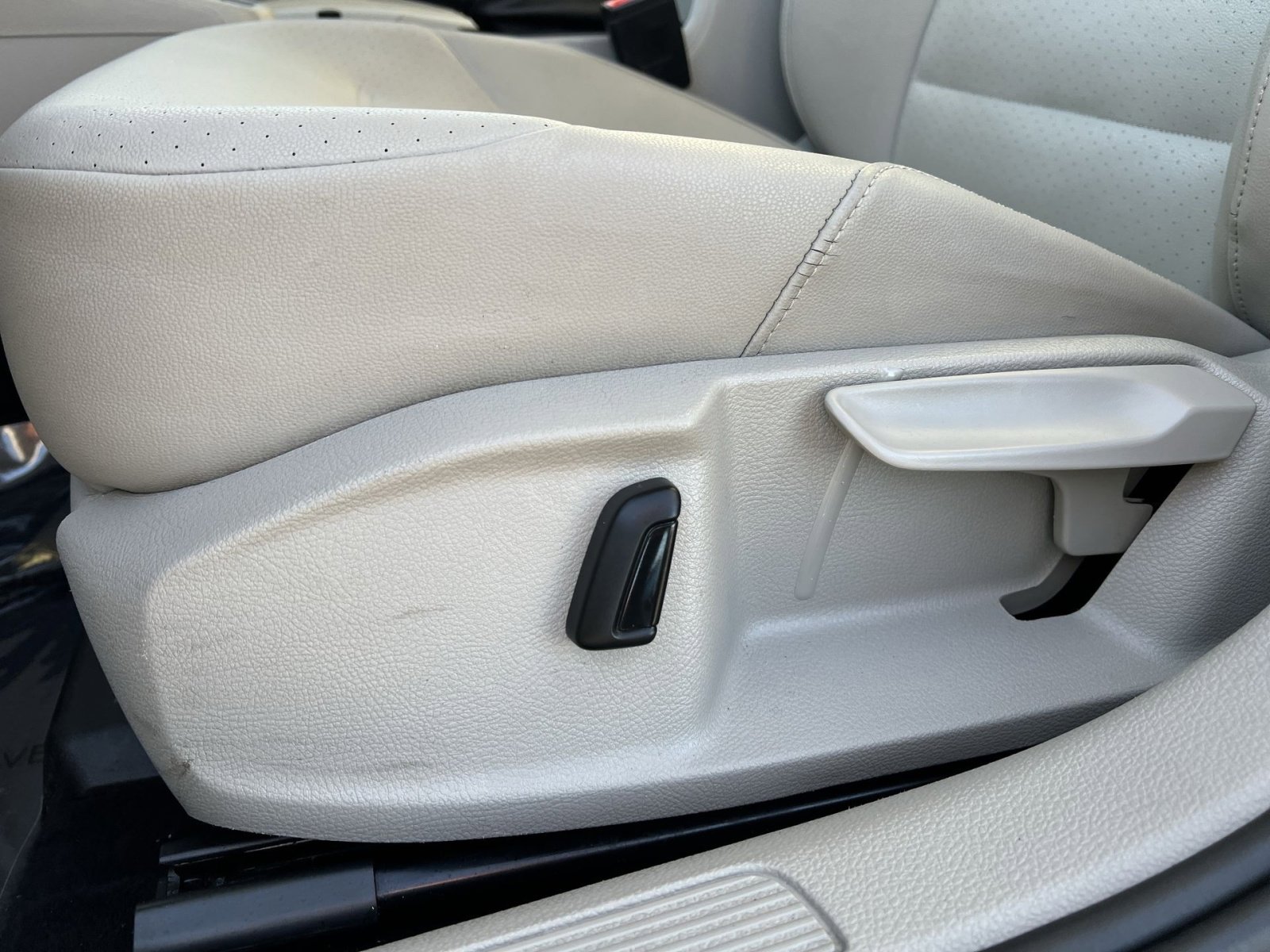 Used 2015 Volkswagen Golf S image 14